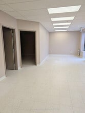 7575 Kimbel St, Mississauga, ON à louer Photo intérieure– Image 2 sur 9