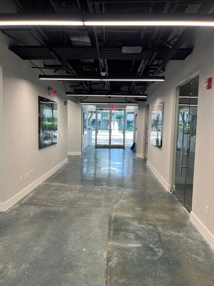 7800 Peters Rd, Plantation, FL à louer - Photo de l’immeuble – Image 3 sur 8