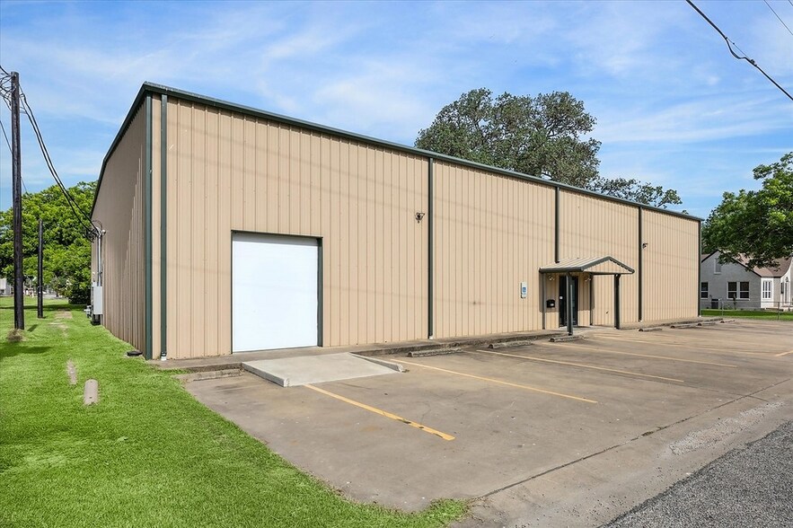 920 Front St, Columbus, TX à vendre - Photo de l’immeuble – Image 2 sur 30