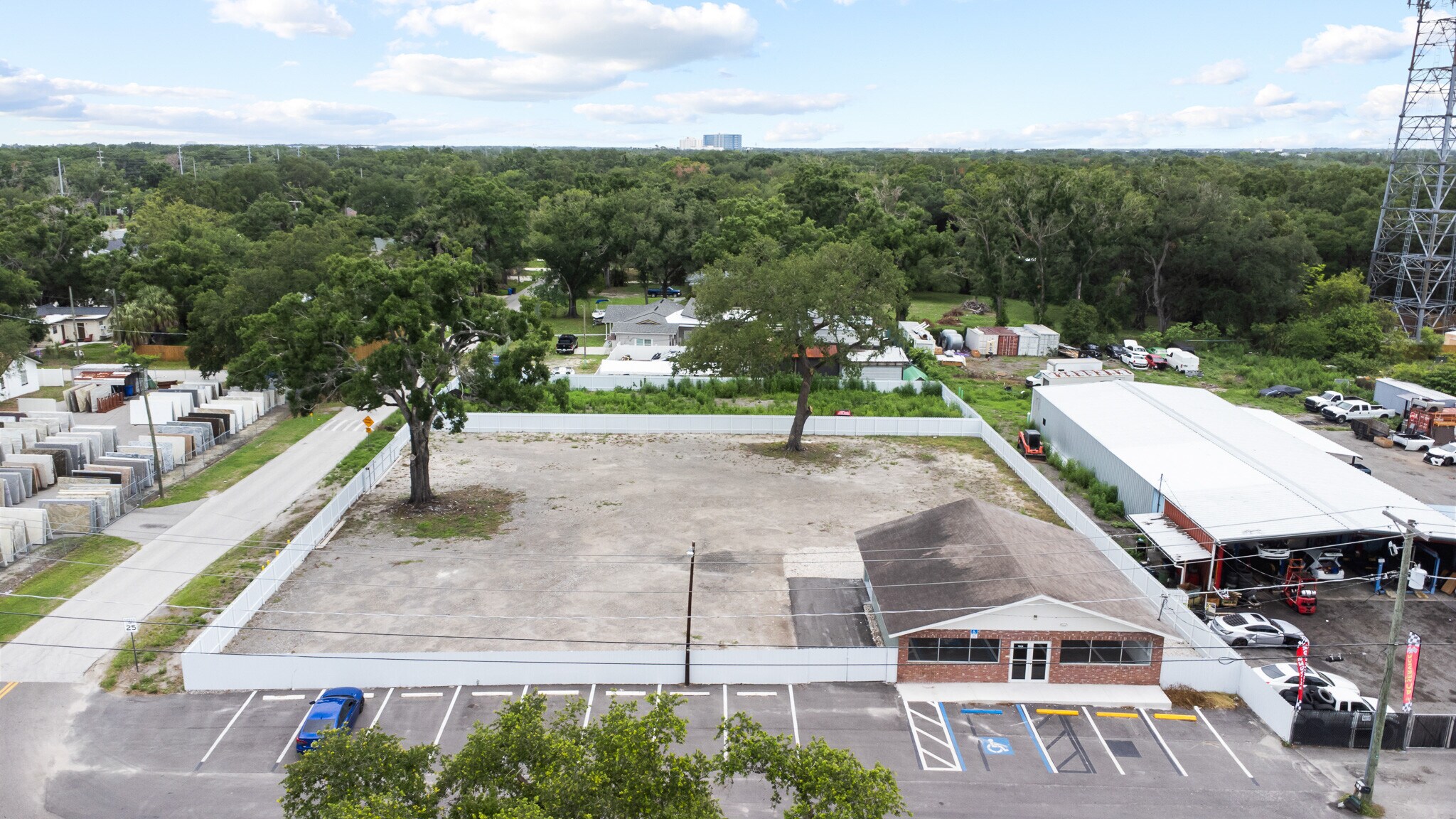 7604 Broadway Ave, Tampa, FL à louer Aérien– Image 1 sur 19