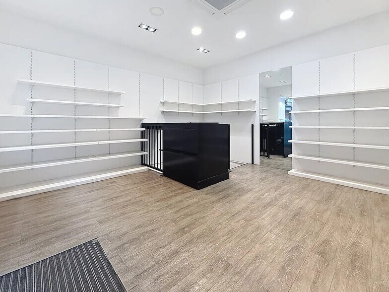 Local commercial dans Paris à vendre - Photo de l’immeuble – Image 3 sur 17