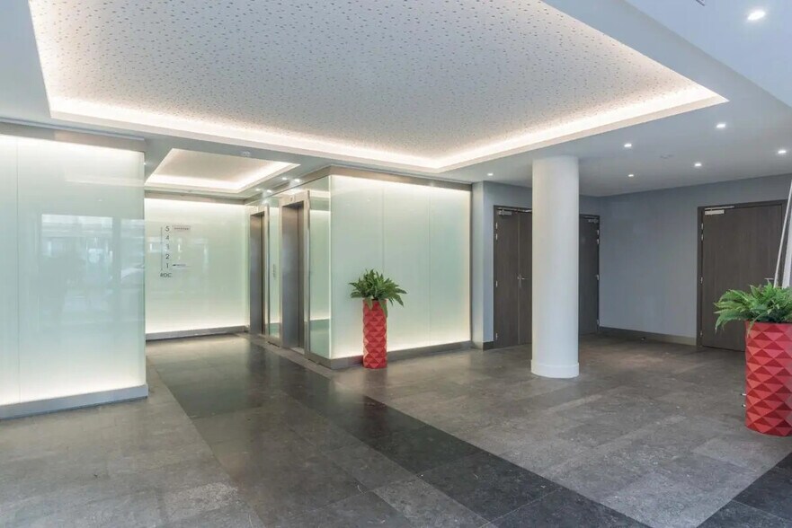 Bureau dans Levallois-Perret à louer - Photo de l’immeuble – Image 3 sur 7