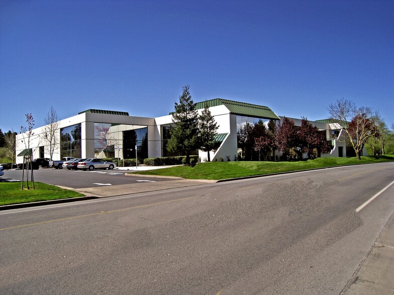 1129 Industrial Ave, Petaluma, CA à louer - Photo principale – Image 1 sur 8