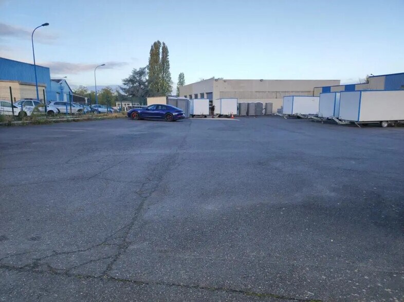 Local d'activités dans Étampes à vendre - Photo de l’immeuble – Image 2 sur 9