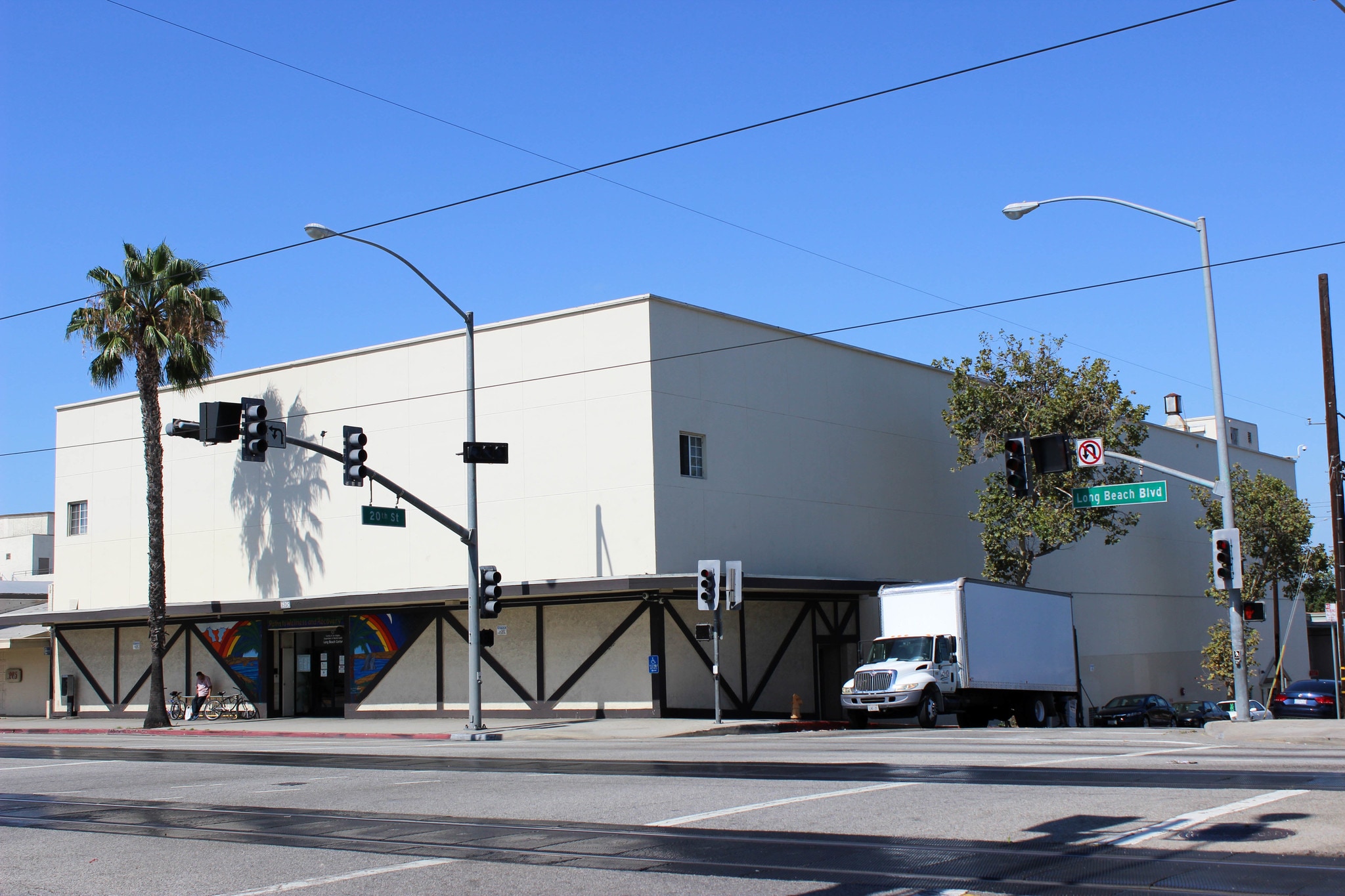 1975 Long Beach Blvd, Long Beach, CA à louer Photo principale– Image 1 sur 5