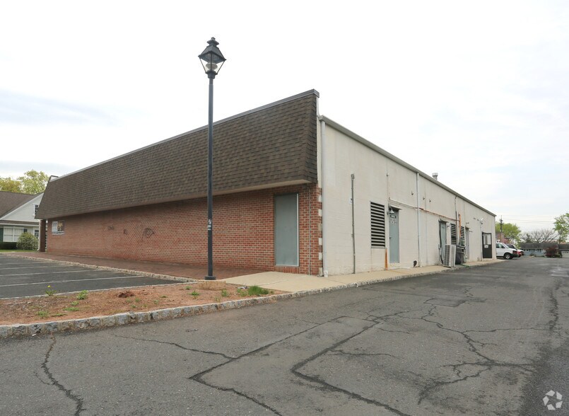 381 Triangle Rd, Hillsborough, NJ à louer - Photo de l’immeuble – Image 3 sur 15