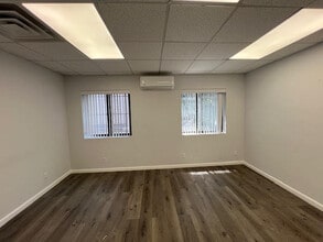 4514-45-16 251st St, Little Neck, NY à louer Photo de l’immeuble– Image 2 sur 4
