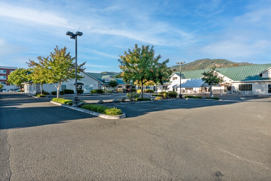 1252 Airport Park Blvd, Ukiah, CA à louer - Photo principale – Image 1 sur 14