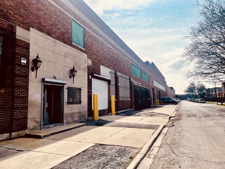 3033 N Knox Ave, Chicago, IL à louer - Photo de l’immeuble – Image 2 sur 14
