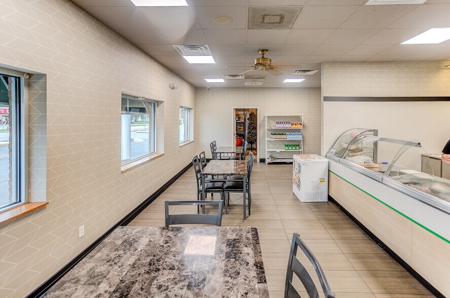 109 S Park St, Sesser, IL à vendre - Photo intérieure – Image 2 sur 20