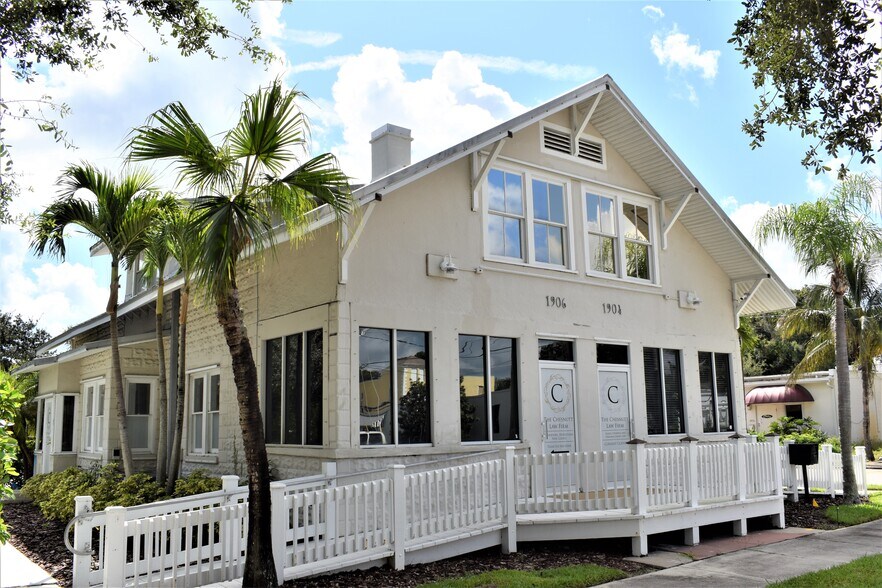 1904-1906 12th Ct, Vero Beach, FL à louer - Photo de l’immeuble – Image 1 sur 7