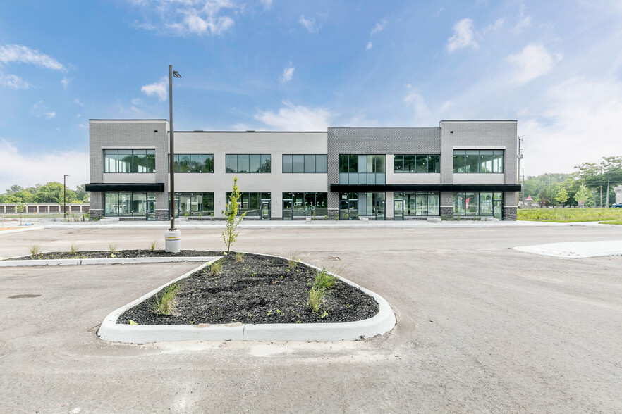 670 Balm Beach Rd E, Midland, ON à louer - Photo de l’immeuble – Image 1 sur 12
