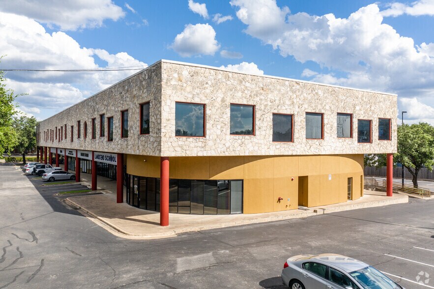 7756 Northcross Dr, Austin, TX à louer - Photo de l’immeuble – Image 2 sur 23
