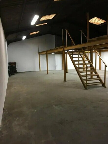 Local d’activités dans Ciboure à louer - Photo de l’immeuble – Image 2 sur 4