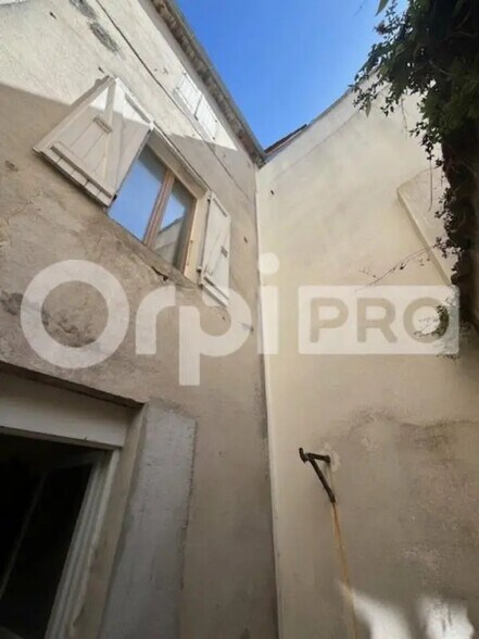 Local commercial dans La Rochelle à louer - Photo de l’immeuble – Image 1 sur 2