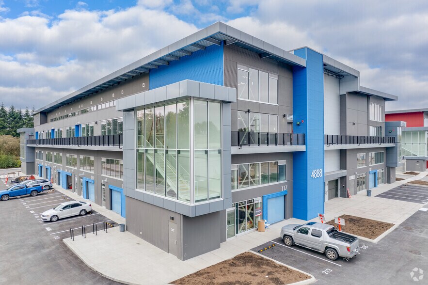 4888 Vanguard Rd, Richmond, BC à vendre - Photo principale – Image 1 sur 44