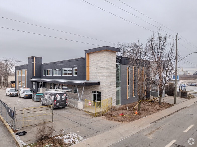 401 Victoria Ave N, Hamilton, ON à louer - Photo principale – Image 1 sur 3