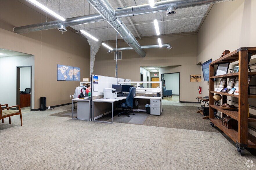 1600 N State Route 291, Independence, MO à louer - Photo de l’immeuble – Image 3 sur 11