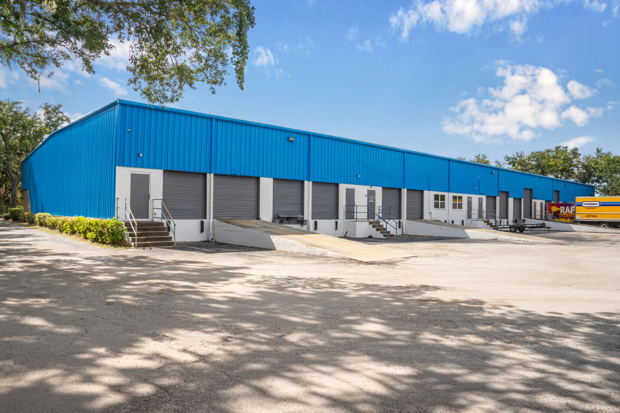 401-417 Central Park Dr, Sanford, FL à louer Photo de l’immeuble– Image 1 sur 11