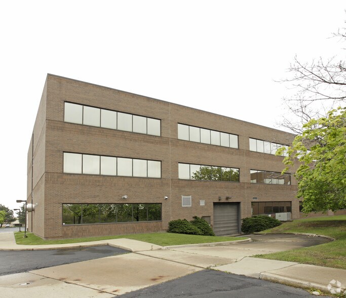 789 Chicago Rd, Troy, MI à vendre - Photo de l’immeuble – Image 2 sur 12