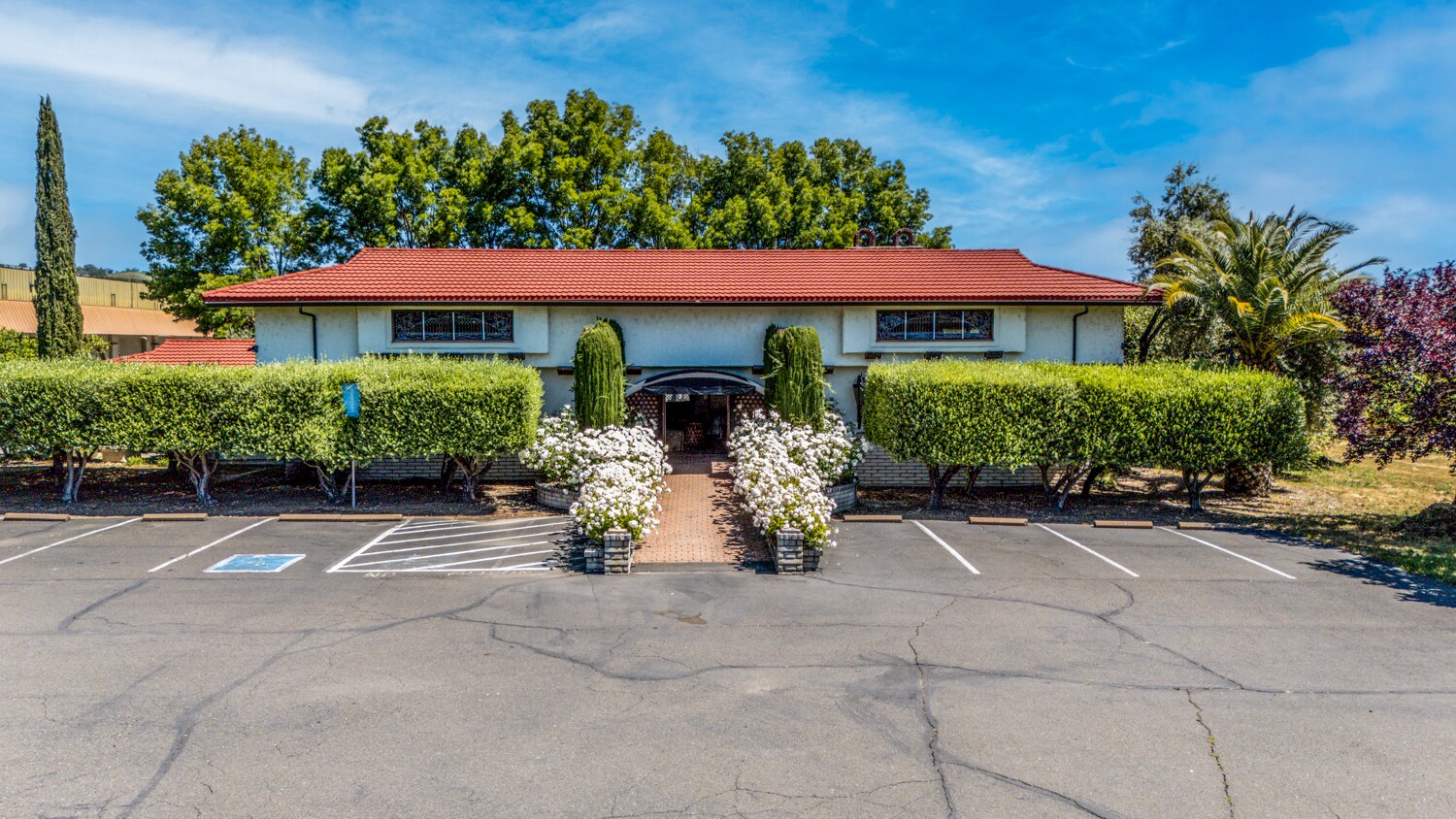 501 Parducci Rd, Ukiah, CA à louer Photo principale– Image 1 sur 14