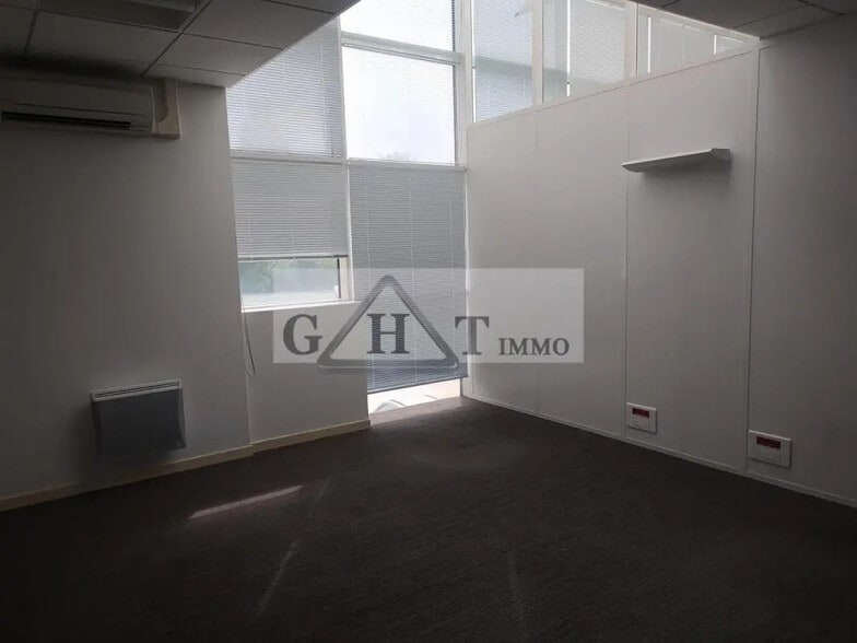 Local commercial dans Torcy à vendre - Photo de l’immeuble – Image 3 sur 7