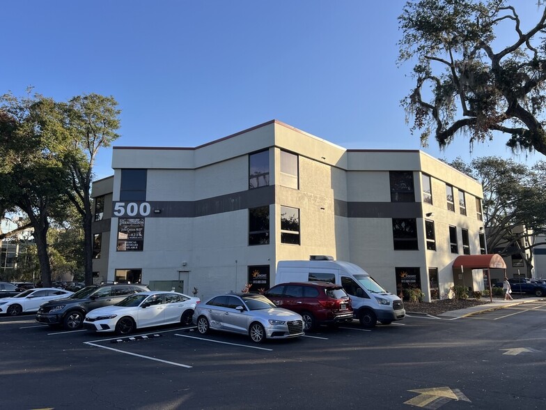 500 Vonderburg Dr, Brandon, FL à vendre - Photo de l’immeuble – Image 1 sur 11