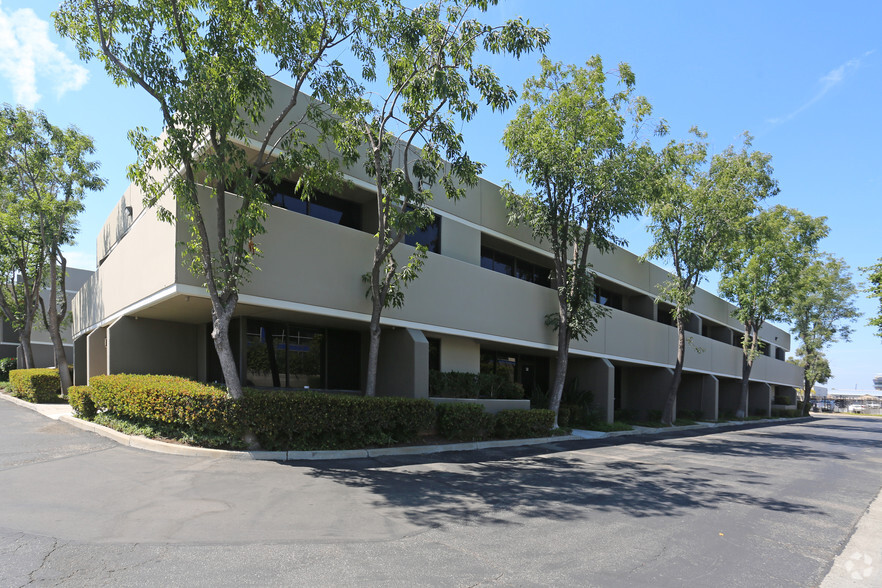 3100 Airway Ave, Costa Mesa, CA à louer - Photo de l’immeuble – Image 1 sur 7