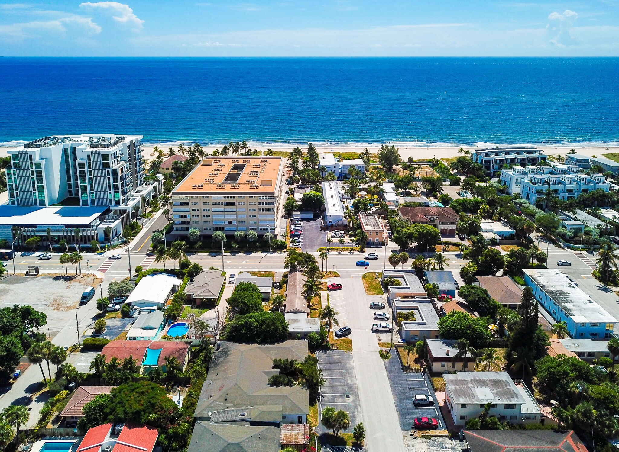 413 S Ocean Blvd, Pompano Beach, FL à vendre Photo de l’immeuble– Image 1 sur 23