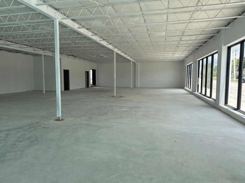 5570 NE 4th Ave, Miami, FL à louer - Photo de l’immeuble – Image 1 sur 6