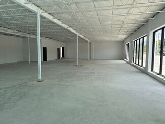 Plus de détails pour 5570 NE 4th Ave, Miami, FL - Local commercial à louer