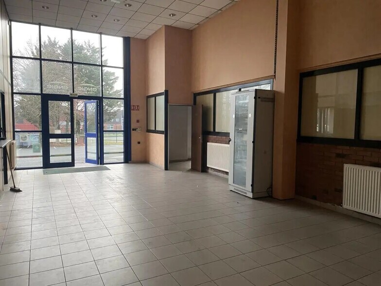 Local d’activités dans Saint-Laurent-Blangy à louer - Hall d’entrée – Image 2 sur 5