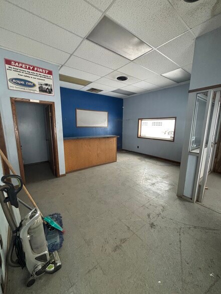 1740 E College Dr, Marshall, MN à louer - Photo intérieure – Image 2 sur 11