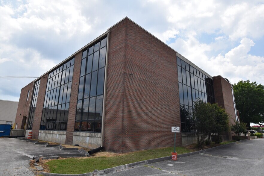 5901 Shallowford Rd, Chattanooga, TN à louer - Photo de l’immeuble – Image 1 sur 9