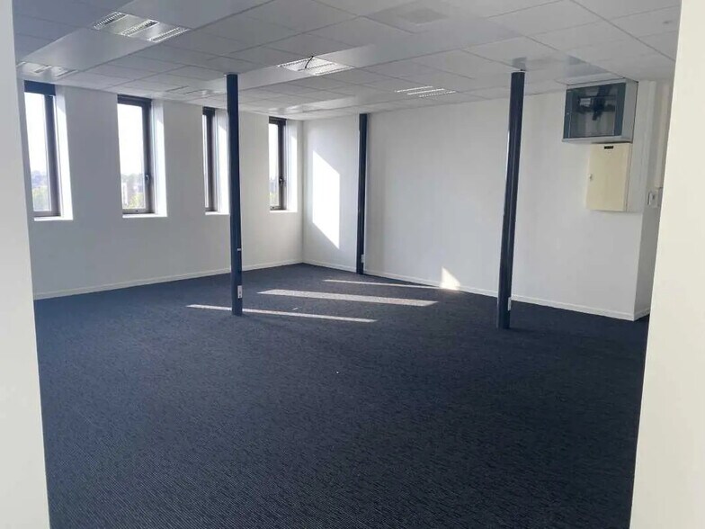 Bureau dans Caen à louer - Photo de l’immeuble – Image 2 sur 4