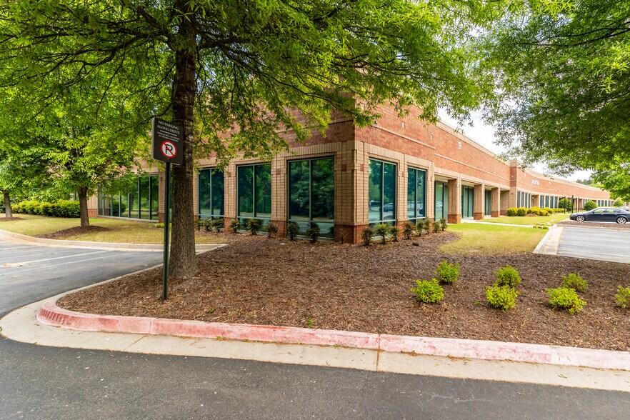 2015 Vaughn Rd, Kennesaw, GA à vendre - Photo de l’immeuble – Image 3 sur 30