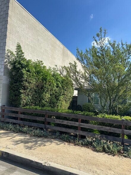 451 N Harbor Blvd, La Habra, CA à vendre - Photo de l’immeuble – Image 2 sur 17