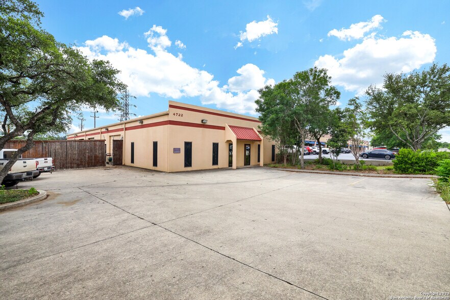 4722 Shavano Oak, San Antonio, TX à vendre - Photo de l’immeuble – Image 2 sur 20