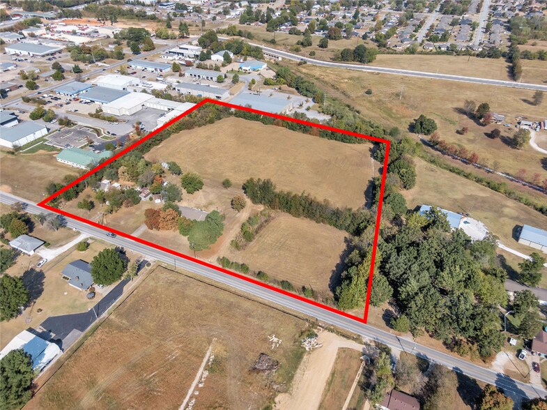 McRay Ave, Springdale, AR à vendre - Photo de l’immeuble – Image 2 sur 3