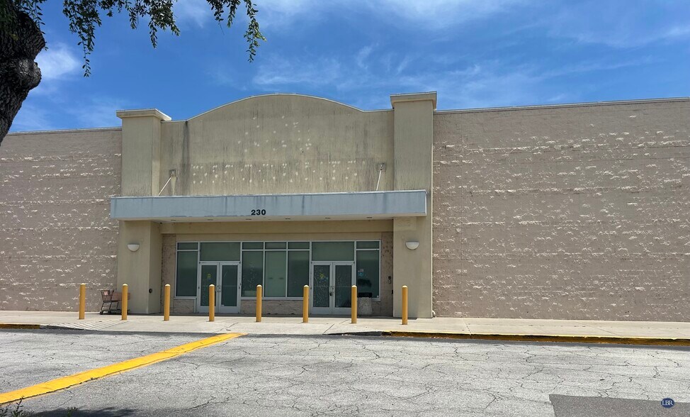 85-117 E Merritt Ave, Merritt Island, FL à louer - Photo de l’immeuble – Image 1 sur 5