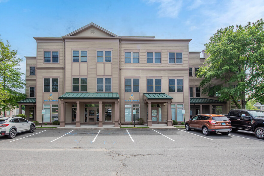 466 Heritage Rd, Southbury, CT à louer - Photo principale – Image 1 sur 12