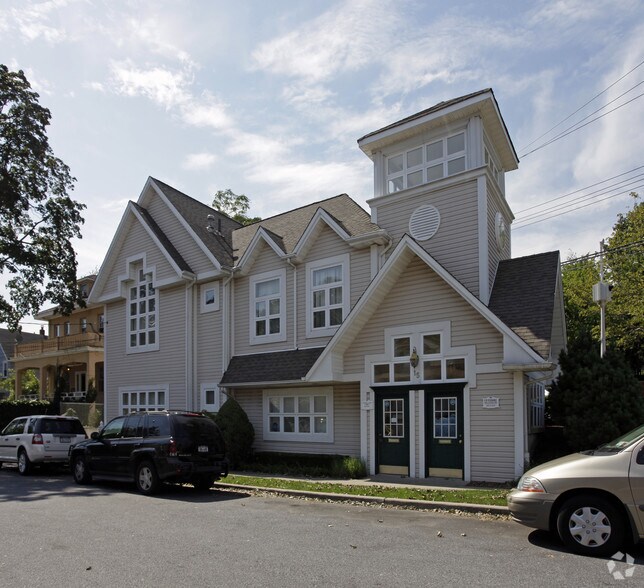 15 1st St, Staten Island, NY à vendre - Photo principale – Image 1 sur 62