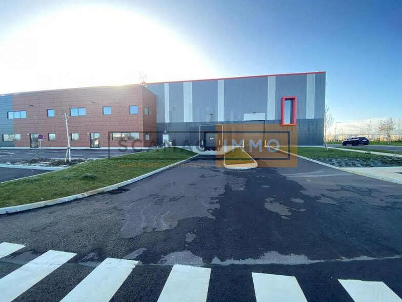 Bureau dans Le Thillay à louer - Photo de l’immeuble – Image 2 sur 6