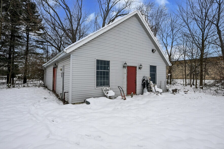 17960 Pearl Rd, Strongsville, OH à louer - Photo de l’immeuble – Image 1 sur 4
