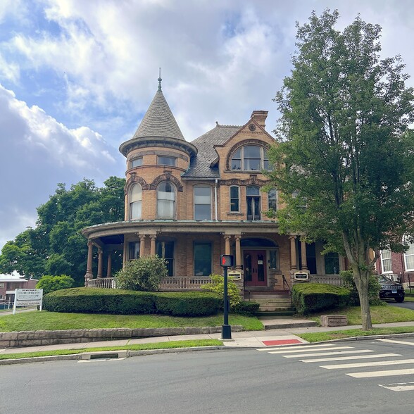 130 W Main St, New Britain, CT à louer - Photo de l’immeuble – Image 1 sur 10