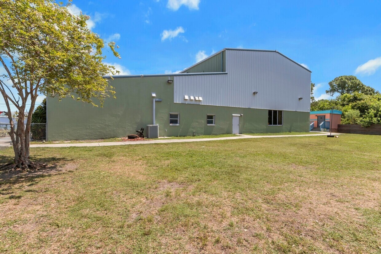 7633 131st St, Seminole, FL à vendre Photo de l’immeuble– Image 1 sur 6