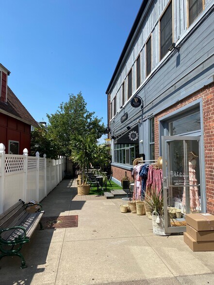63 Unquowa Rd, Fairfield, CT à louer - Photo de l’immeuble – Image 2 sur 4