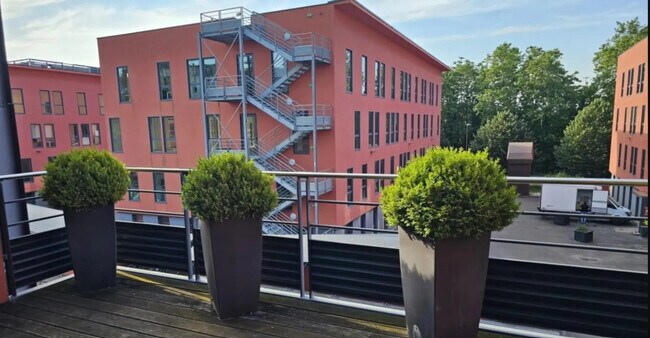 Plus de détails pour 17-23 Avenue De Poumeyrol, Caluire-et-Cuire - Bureau à louer