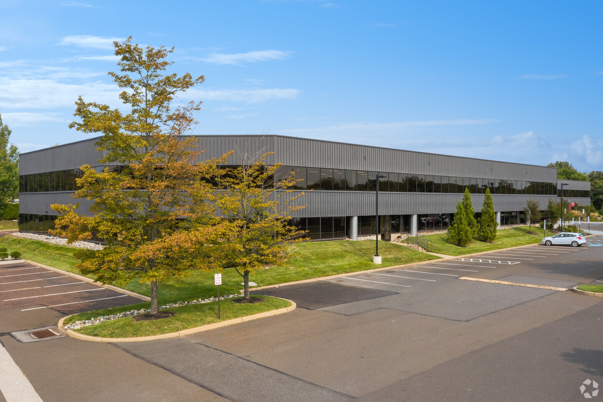 410 Horsham Rd, Horsham Township, PA à louer Photo principale– Image 1 sur 15