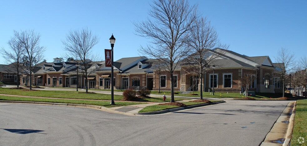 3607 Falls River Ave, Raleigh, NC à louer - Photo de l’immeuble – Image 1 sur 2